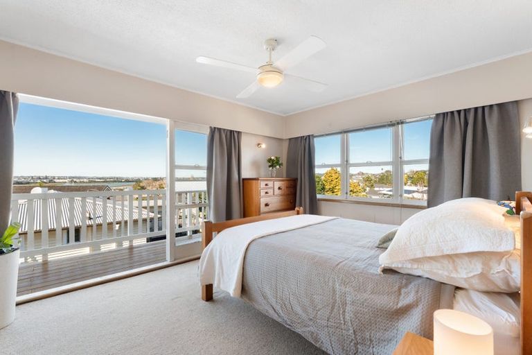 Photo of property in 15 Jaemont Avenue, Te Atatu South, Auckland, 0610