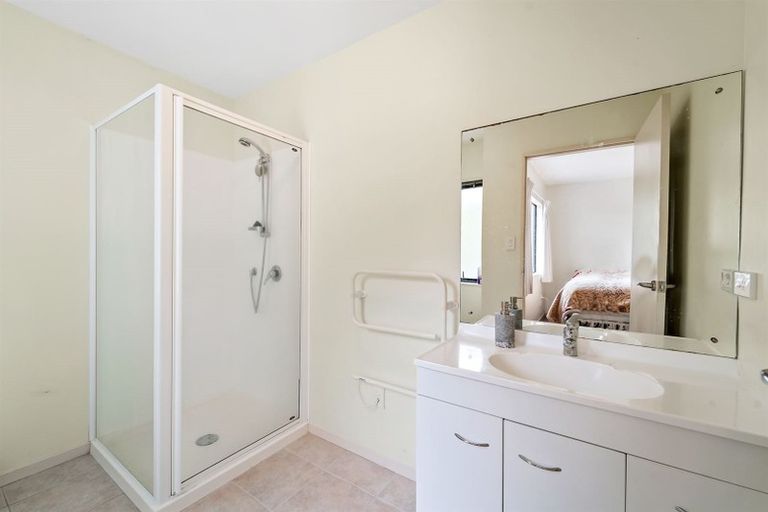 Photo of property in 16 Landvale Court, Browns Bay, Auckland, 0630