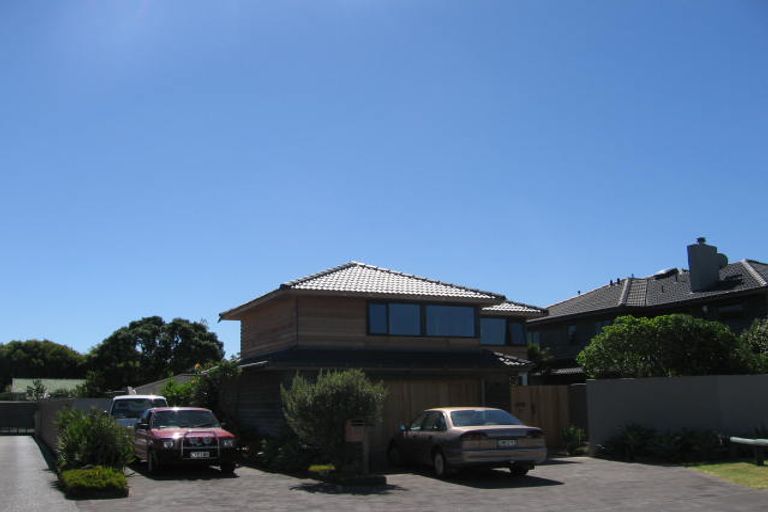 Photo of property in 246/44 Ocean View Road, Milford, Auckland, 0620