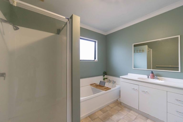 Photo of property in 29a Barrie Crescent, Silverdale, Hamilton, 3216