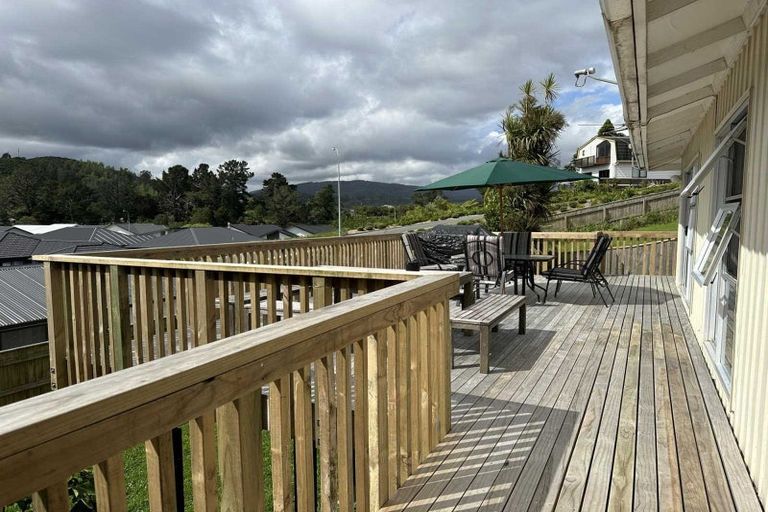 Photo of property in 39 Aniseed Grove, Timberlea, Upper Hutt, 5018