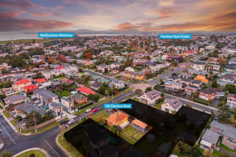 Photo of property in 106 Flanshaw Road, Te Atatu South, Auckland, 0610