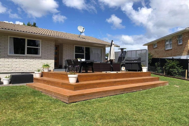 Photo of property in 9 Gregg Place, Sunnyvale, Auckland, 0612