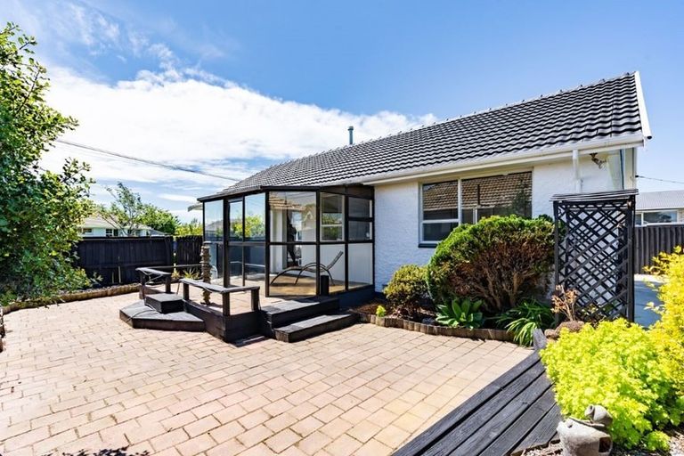 Photo of property in 84 Farquhars Road, Redwood, Christchurch, 8051