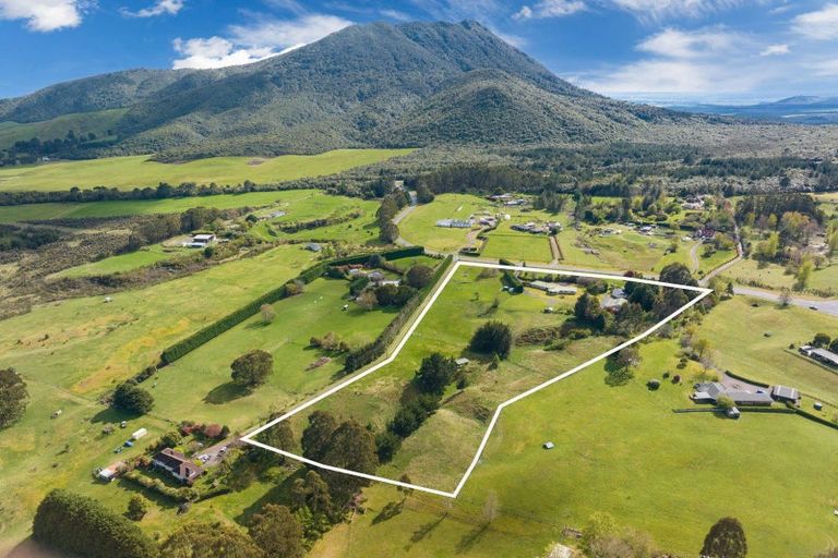 Photo of property in 52 Caroline Drive, Maunganamu, Taupo, 3379