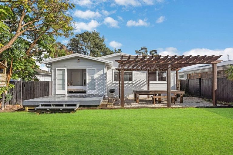 Photo of property in 84 Millbrook Road, Henderson, Auckland, 0612