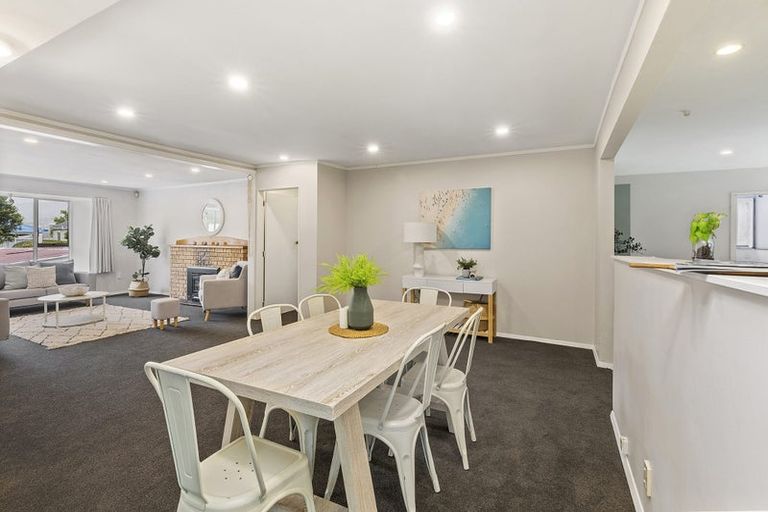 Photo of property in 15 Victory Crescent, Tawa, Wellington, 5028