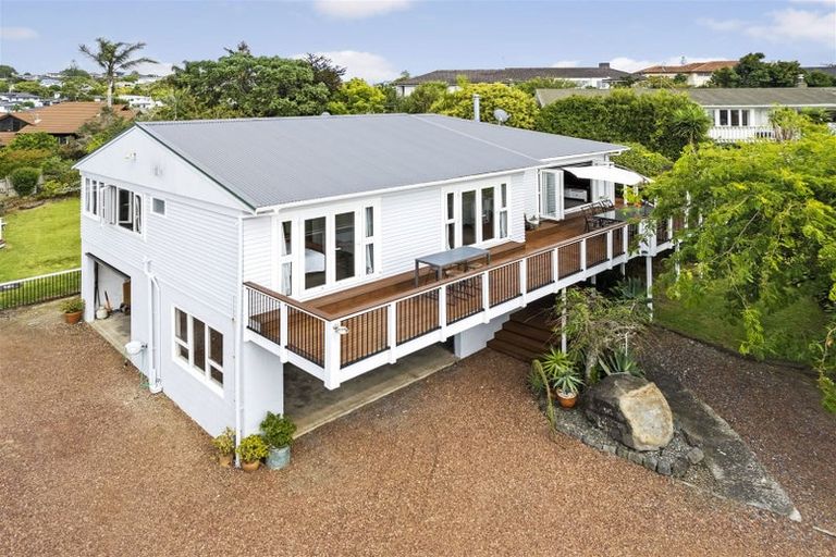Photo of property in 76 Marine Parade, Mellons Bay, Auckland, 2014