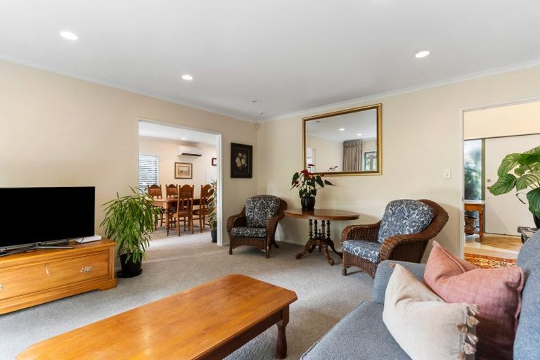 Photo of property in 2/52 Uxbridge Road, Mellons Bay, Auckland, 2014