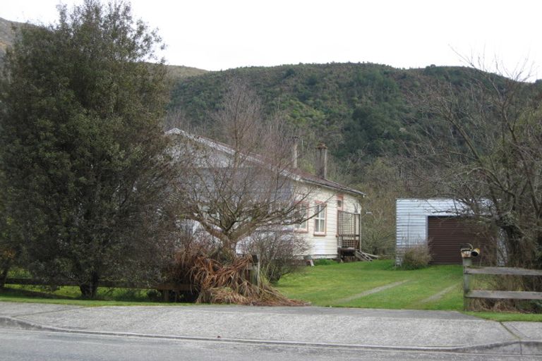 Photo of property in 134 Fairfax Street, Murchison, 7007