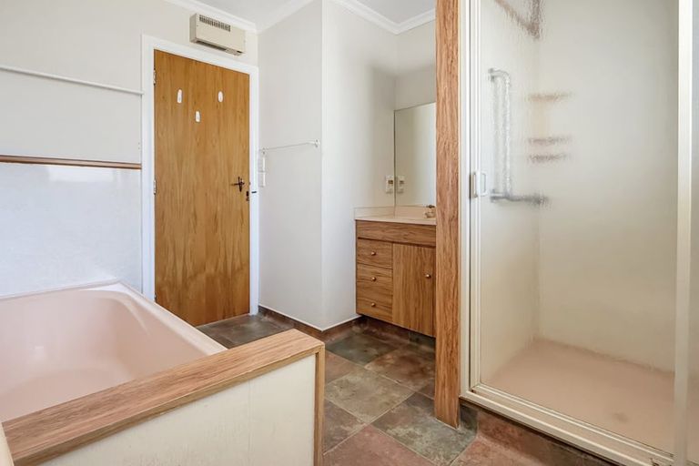 Photo of property in 50 Winchester Street, Levin, 5510