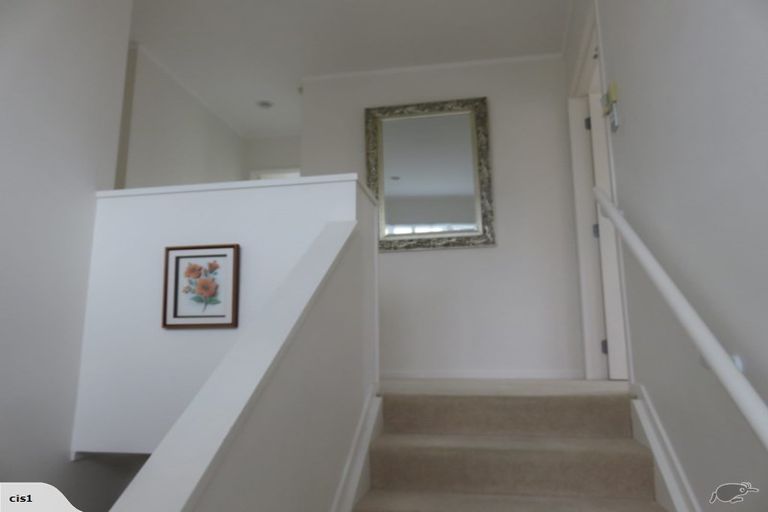 Photo of property in 21 Bard Place, Golflands, Auckland, 2013
