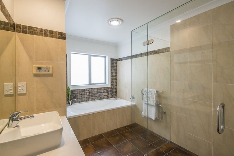 Photo of property in 6 Holcombe Drive, Paraparaumu, 5032