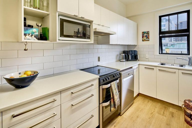 Photo of property in 4/24 Elizabeth Street, Mount Victoria, Wellington, 6011