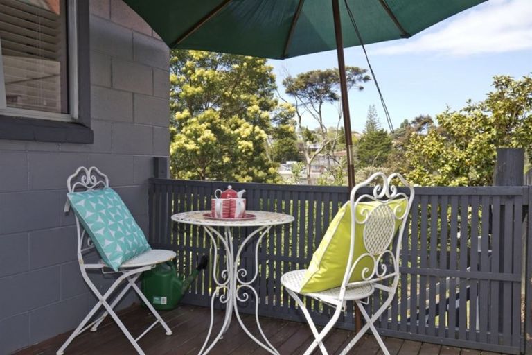 Photo of property in 3/84 Peach Road, Glenfield, Auckland, 0629