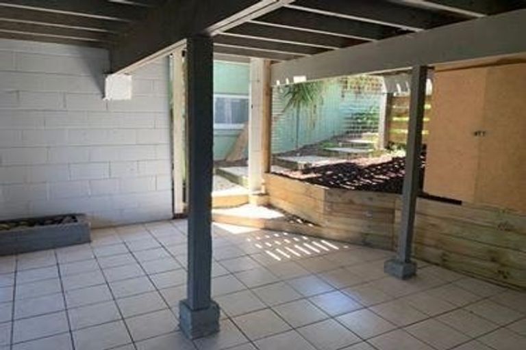 Photo of property in 2/20 Pemberton Avenue, Bayview, Auckland, 0629