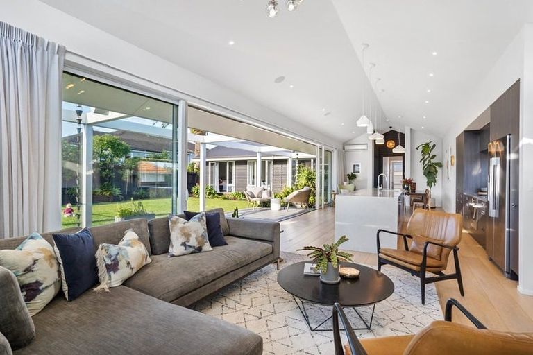 Photo of property in 25 Bonnie Brae Road, Meadowbank, Auckland, 1072