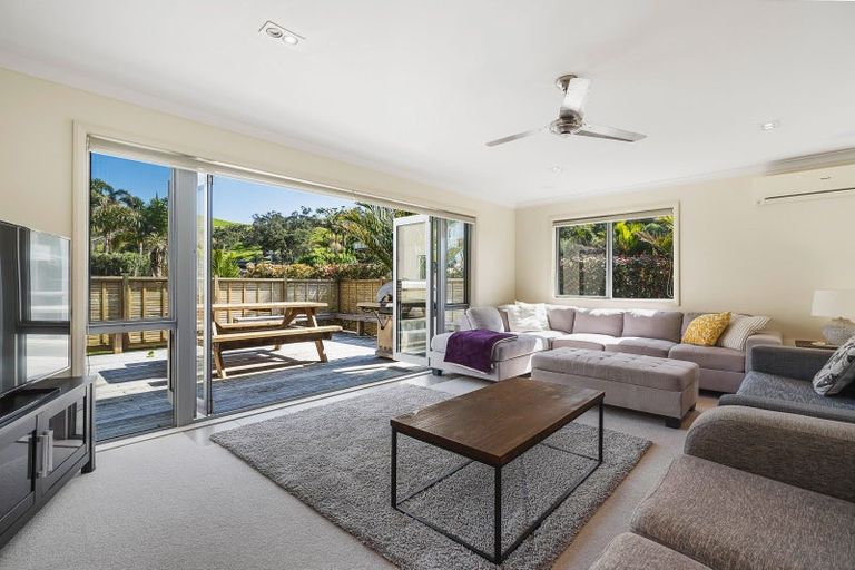 Photo of property in 15 Motutara Road, Oakura, Hikurangi, 0184