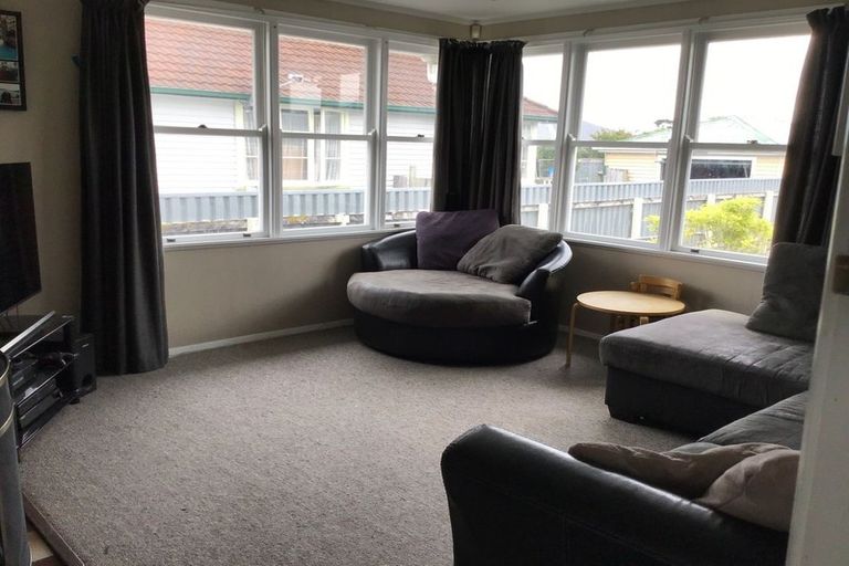 Photo of property in 11 Clyde Crescent, Roslyn, Palmerston North, 4414