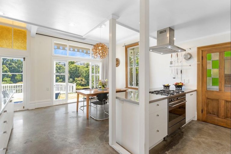 Photo of property in 21 May Avenue, Hospital Hill, Napier, 4110