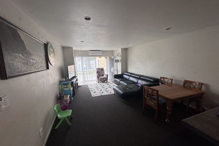 Photo of property in 5/202 Massey Road, Mangere East, Auckland, 2024