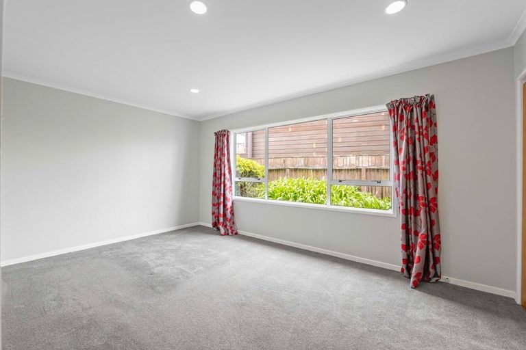 Photo of property in 2 Findlay Street, Moturoa, New Plymouth, 4310