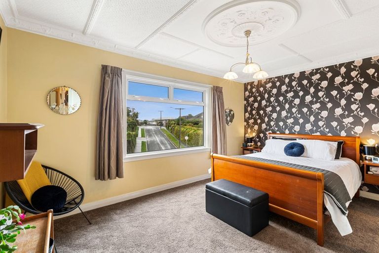 Photo of property in 18 South Road, Moturoa, New Plymouth, 4310