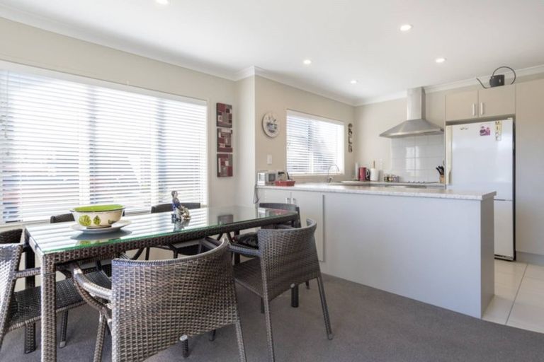 Photo of property in 30 Bridgewater Way, Pyes Pa, Tauranga, 3112