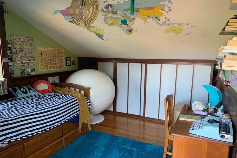 Photo of property in 57 Hawkhurst Road, Lyttelton, 8082