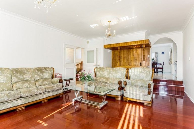 Photo of property in 14 Renoir Street, West Harbour, Auckland, 0618