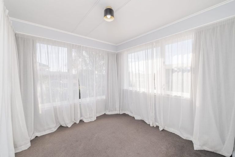 Photo of property in 25 Lake Terrace Road, Burwood, Christchurch, 8061