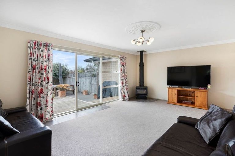 Photo of property in 31 Prince Regent Drive, Half Moon Bay, Auckland, 2012
