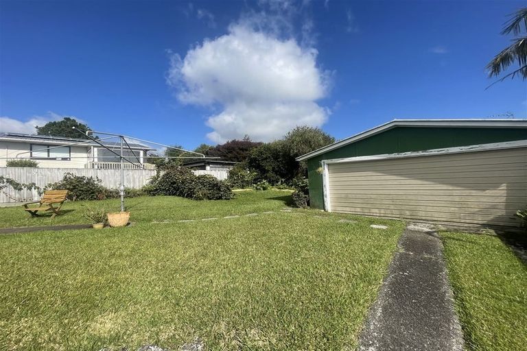 Photo of property in 90 Roberts Road, Te Atatu South, Auckland, 0610