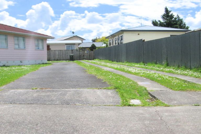 Photo of property in 28 Caringbah Drive, Papatoetoe, Auckland, 2025