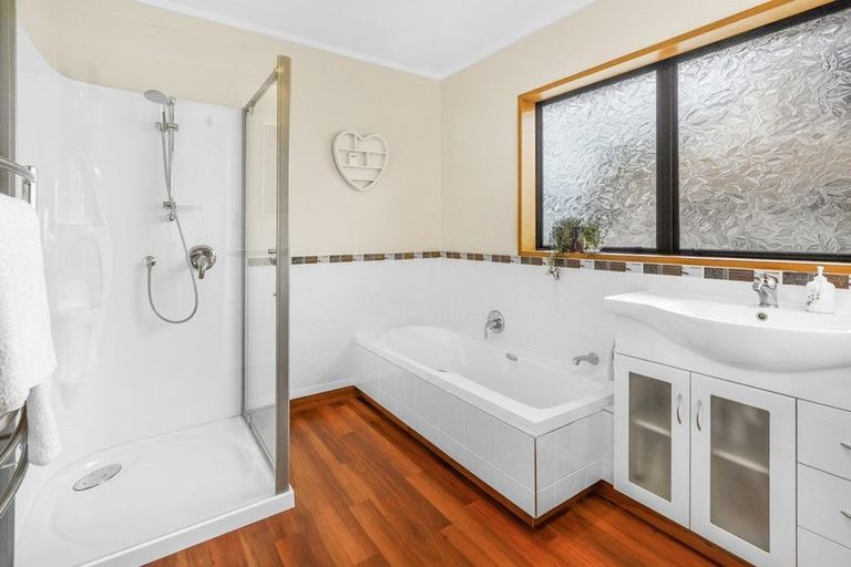 Photo of property in 98 Totara Drive, Pukete, Hamilton, 3200