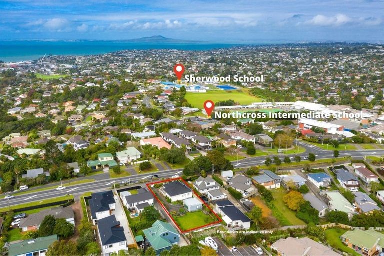 Photo of property in 904a East Coast Road, Northcross, Auckland, 0630
