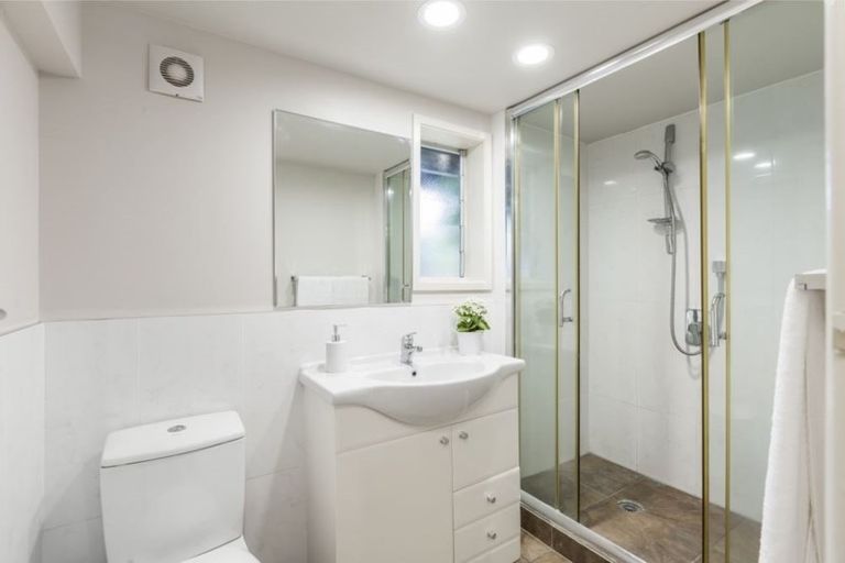 Photo of property in 10 Castleton Street, Birkdale, Auckland, 0626