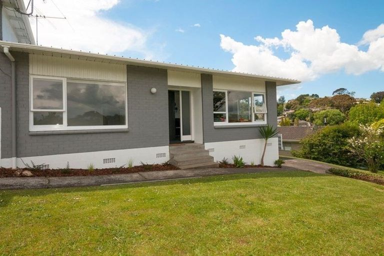Photo of property in 2/58 Girrahween Drive, Totara Vale, Auckland, 0629