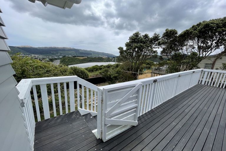 Photo of property in 96 Jamaica Drive, Grenada North, Wellington, 5028