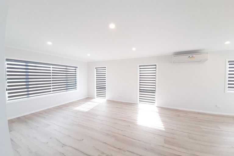 Photo of property in 16 Jane Maree Road, Kumeu, 0810