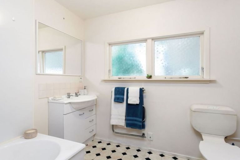 Photo of property in 11 Kingsgate Place, Burnside, Christchurch, 8053