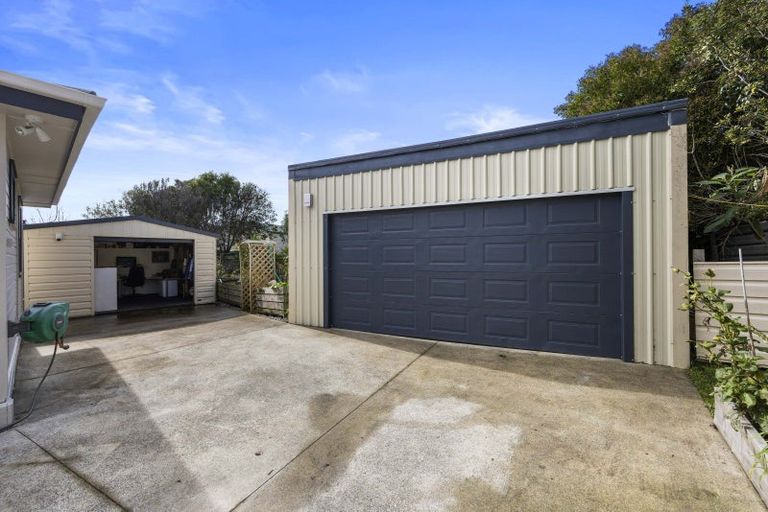 Photo of property in 11 Second Avenue, Glenbrook, Waiuku, 2681