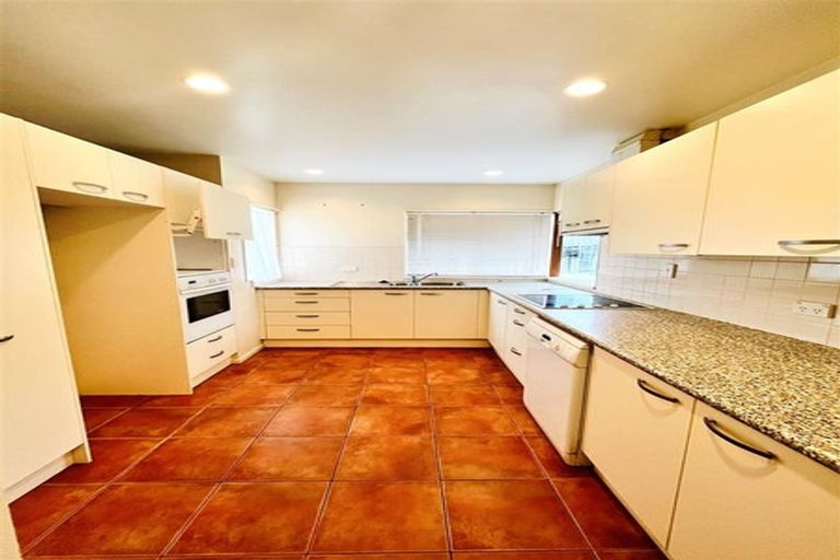Photo of property in 106a Golf Road, New Lynn, Auckland, 0600