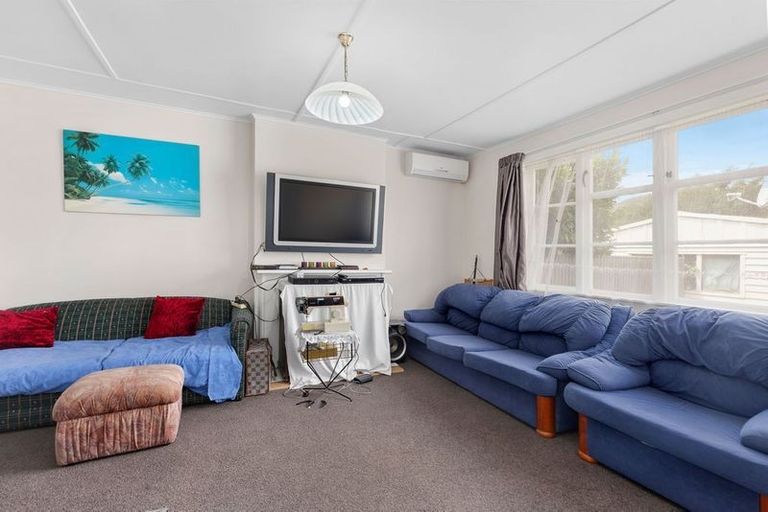Photo of property in 53 Hewer Crescent, Naenae, Lower Hutt, 5011