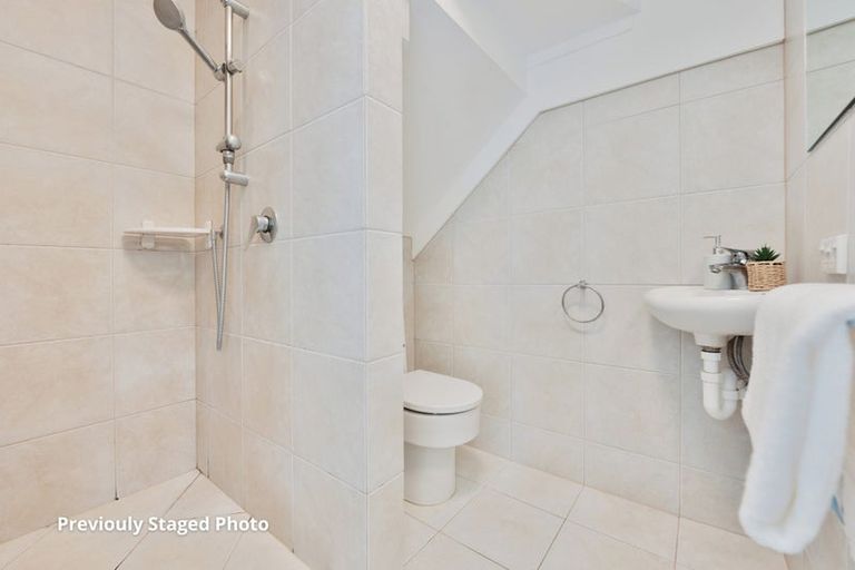 Photo of property in 2/104 Ocean View Road, Northcote, Auckland, 0627