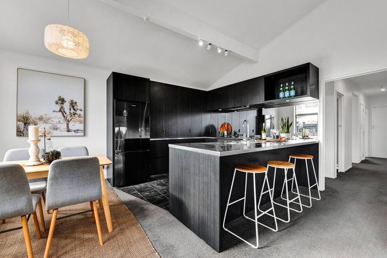 Photo of property in 22 Nevada Drive, Merrilands, New Plymouth, 4312