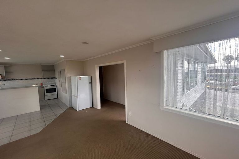 Photo of property in 265 Te Atatu Road, Te Atatu South, Auckland, 0610