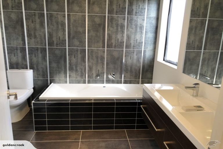 Photo of property in 8 Travis View Drive, Fairview Heights, Auckland, 0632