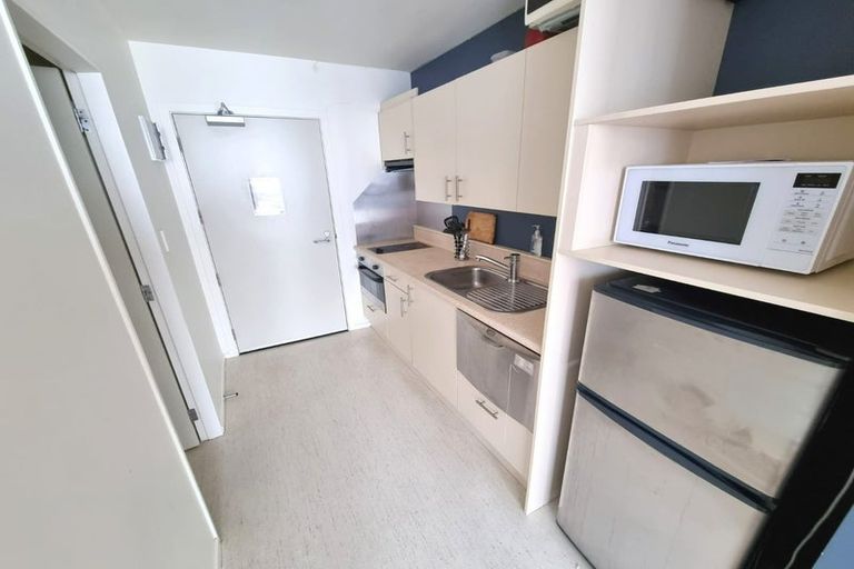 Photo of property in Terrace Heights Apartments, 2/163p The Terrace, Wellington Central, Wellington, 6011