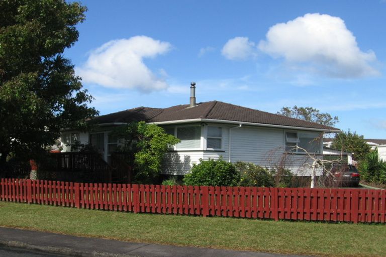 Photo of property in 50 Riverpark Crescent, Henderson, Auckland, 0610
